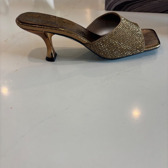 NIB Jeffrey Campbell GOLD 8 1/2 sandal/slide - Picture 5 of 5